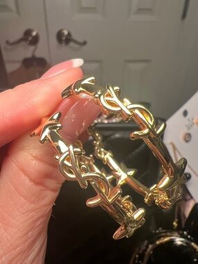 Gold Knot Link Hoop Earrings - Shiny Gold Hoop Pair